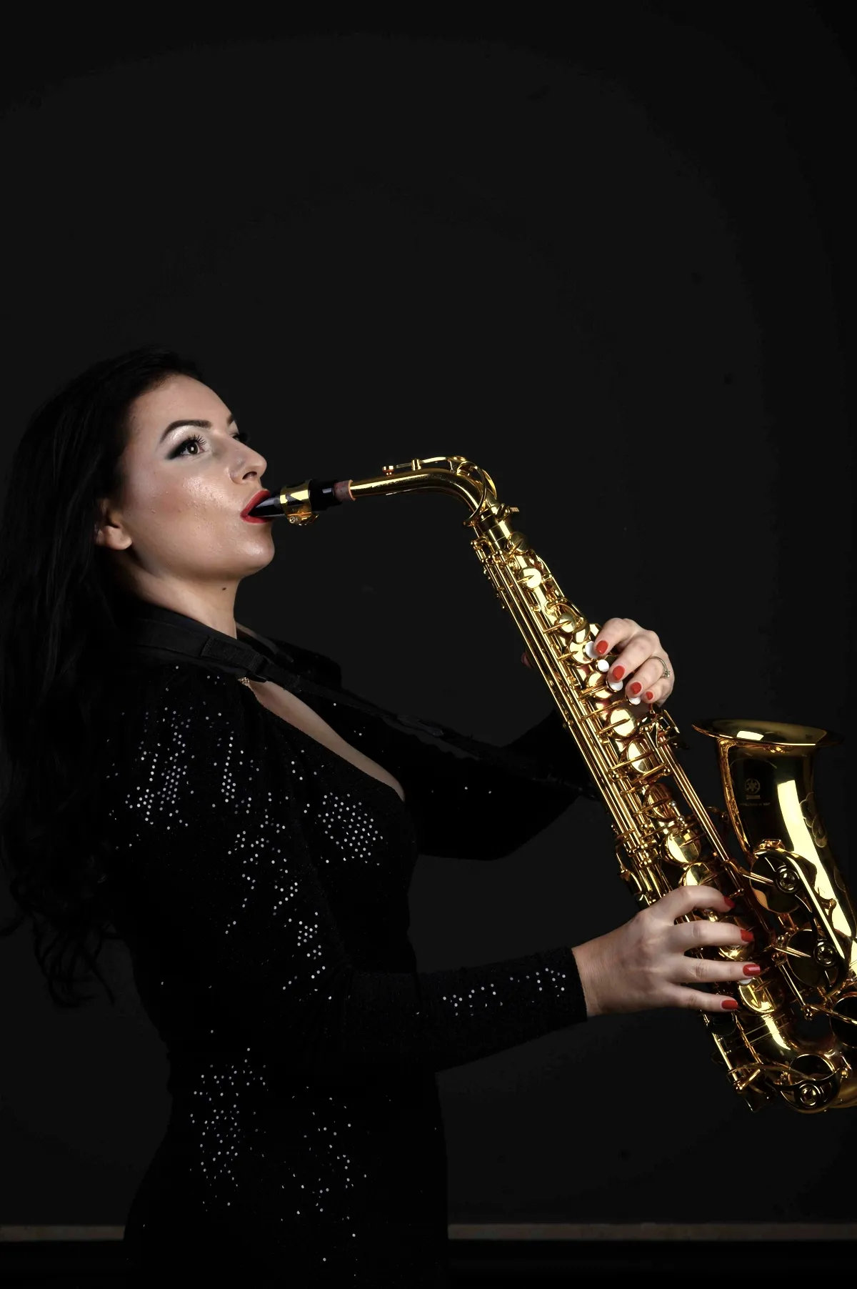 Снимка на жена със саксофон KristinSAX