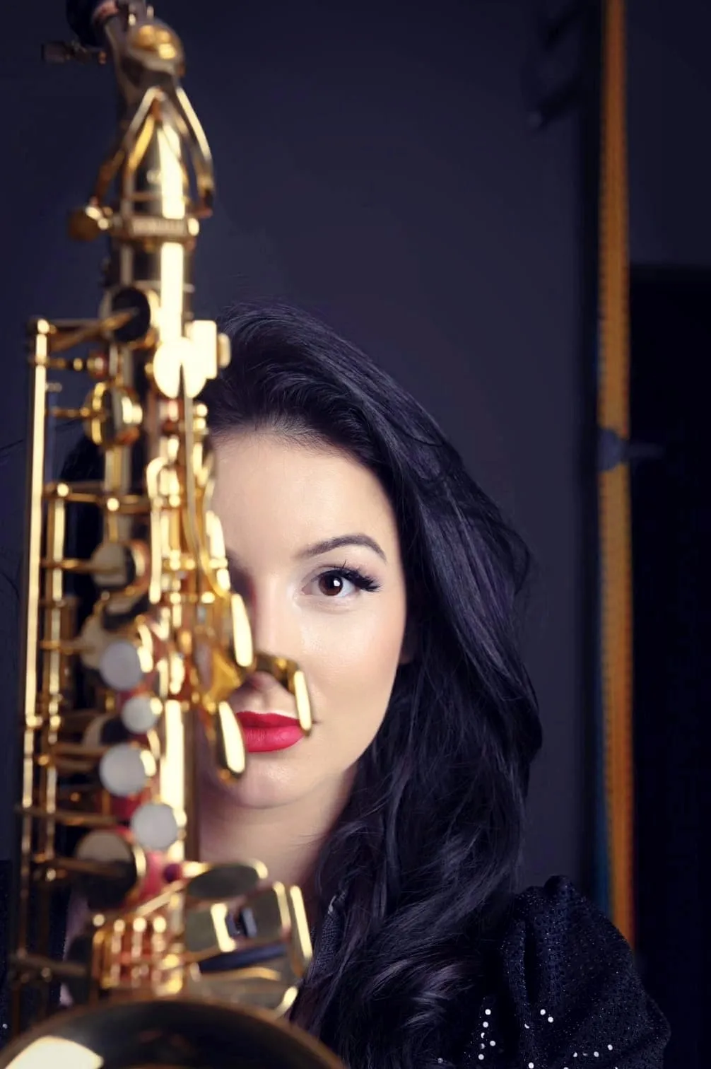 Снимка на жена със саксофон KristinSAX
