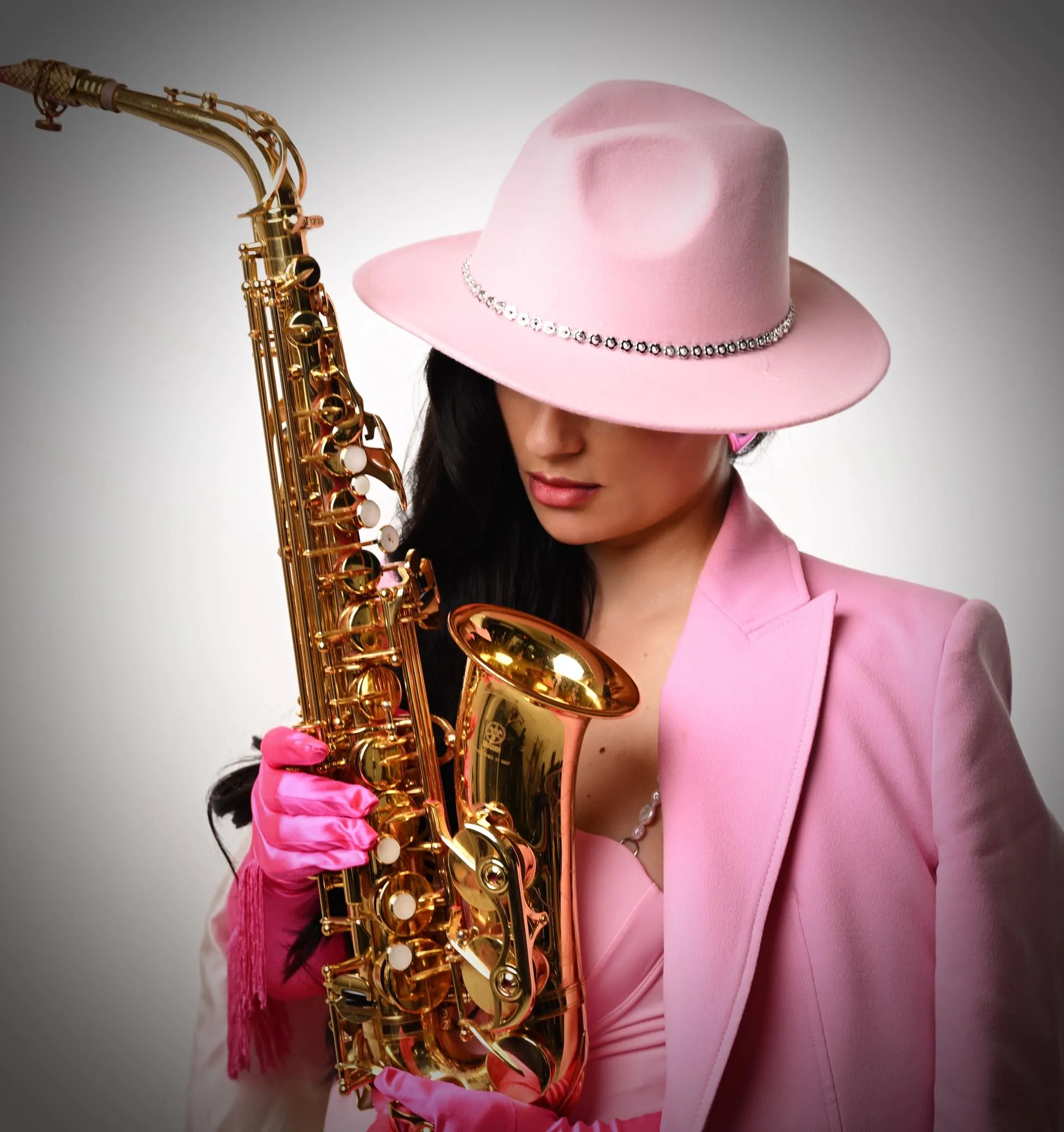 Снимка на жена със саксофон KristinSAX